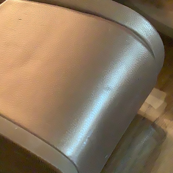 HALSTON Gold Leather Shoes - Picture 5 of 5